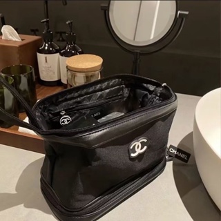 Preços baixos em Louis Vuitton Necessaire/Bolsa de cosméticos