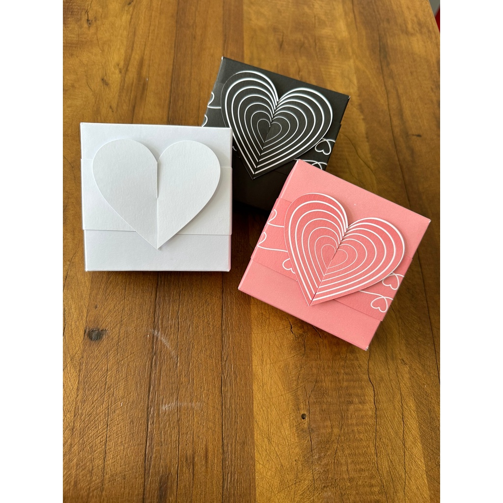 50un. Caixinha com Cinta coração em papel cor PRETA, BRANCA, ROSÊ, bijus joias (desmontadas)
