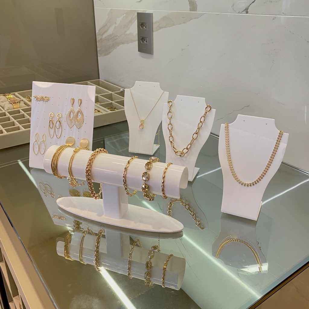 Kit de Expositores com Mostruário de Bracelete, Pulseira e com Expositor 72 furos e de Colar Brinco - Acrílico Branco