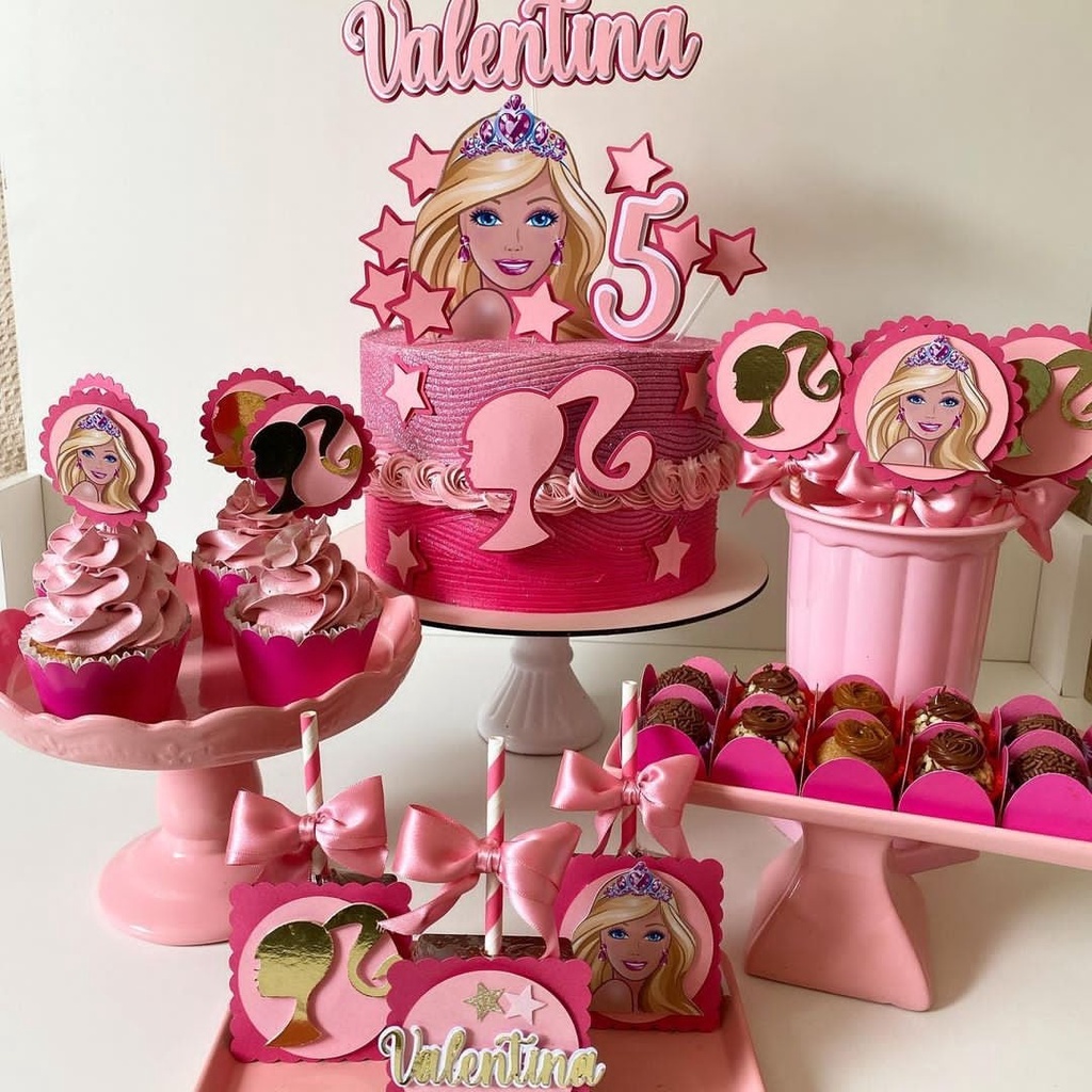 Bolo Barbie  Bolo barbie, Festa de aniversário da barbie, Bolo de  aniversário da barbie