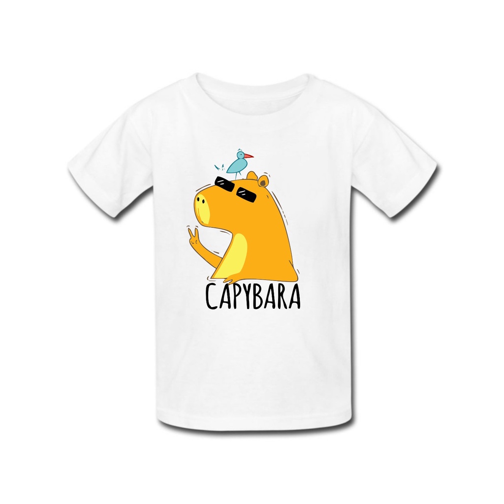 Um conjunto de personagem de desenho animado capivara vestindo uma camisa