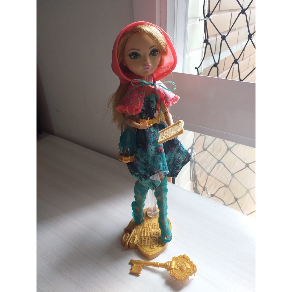 Boneca Ashlynn Ella de Ever After High da Edição Bosque Encantado