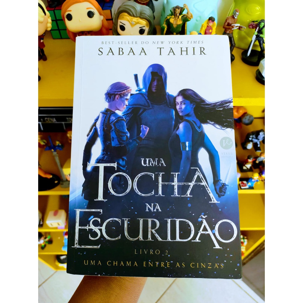 Livro Uma tocha na escuridão (Vol. 2 ) | Shopee Brasil