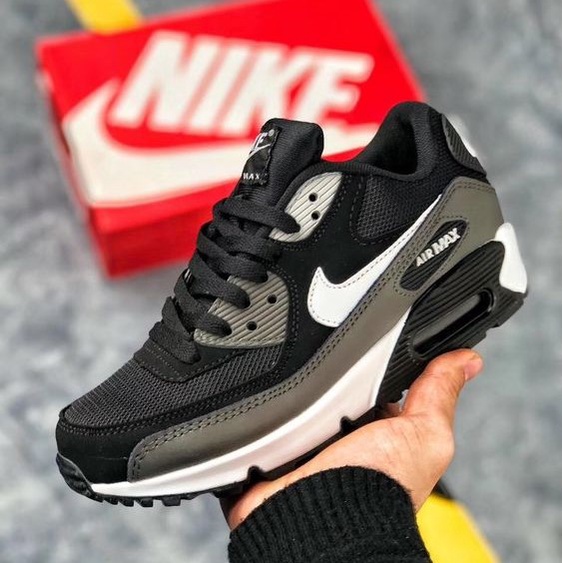 Tênis Nike AIR MAX 90 nas cores branco, preto e vermelho