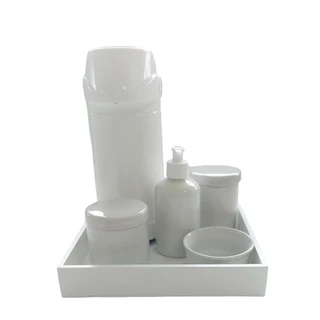 Kit Higiene Bebê Porcelana Menino Menina Potes Molhadeira Garrafa Térmica Pump 1 Litro Saboneteira e Bandeja Branca