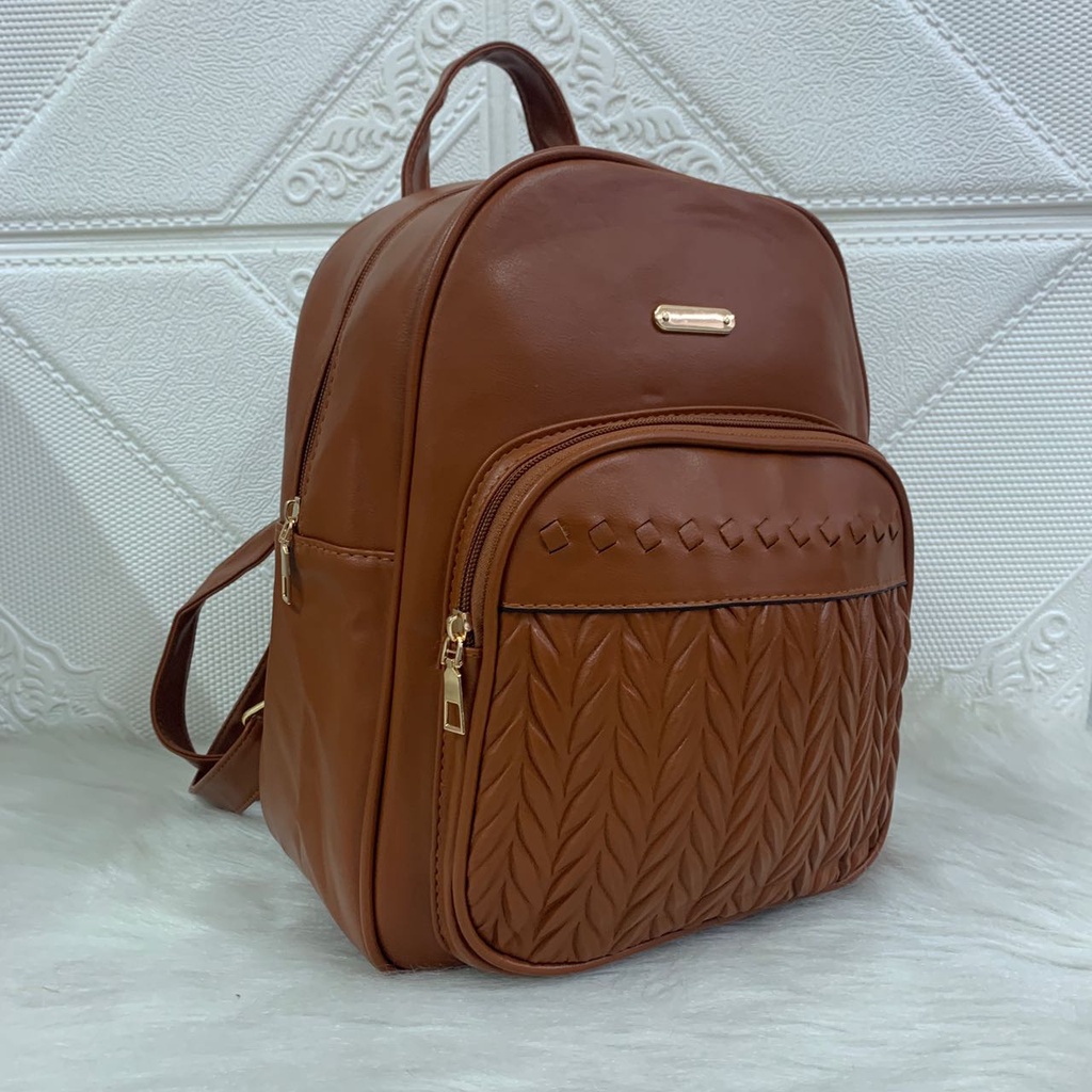 Mochila Feminina Média couro sintetico forrada | Shopee Brasil