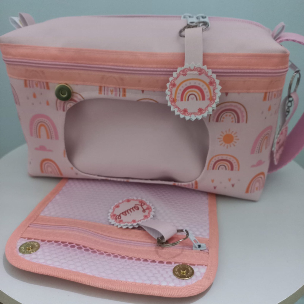 NECESSAIRE HIGIENE DO BEBÊ - PORTA FRALDAS E LENÇOS UMEDECIDOS - MAMÃE E BEBÊ - TEMA ARCO ÍRIS BOHO