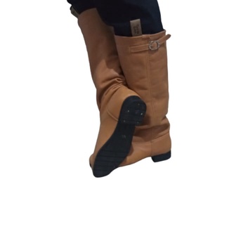 Bota campeira cano longo de couro gaúcha solado de pneu barata de