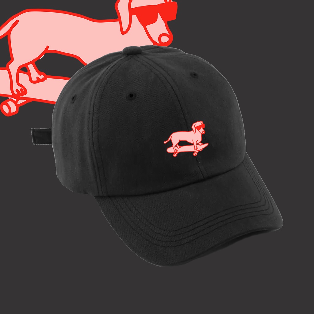 Bone baseball preto Desenho Cachorro Salshicha Andando de Skate