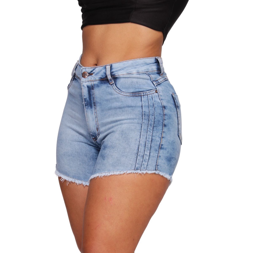 Short rasgado hot sale do lado