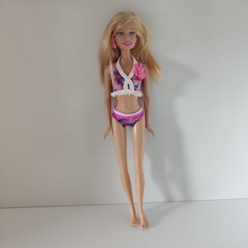 Barbie surfs up hotsell