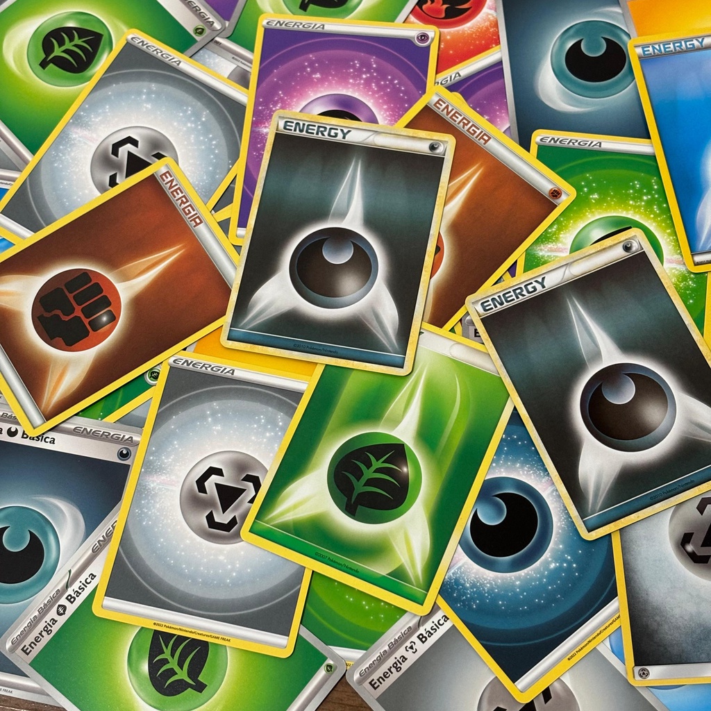 ORIGINAL - Lotes de 50 Energias Pokemon A SUA ESCOLHA - COPAG - Deck de  Cartas - Magazine Luiza