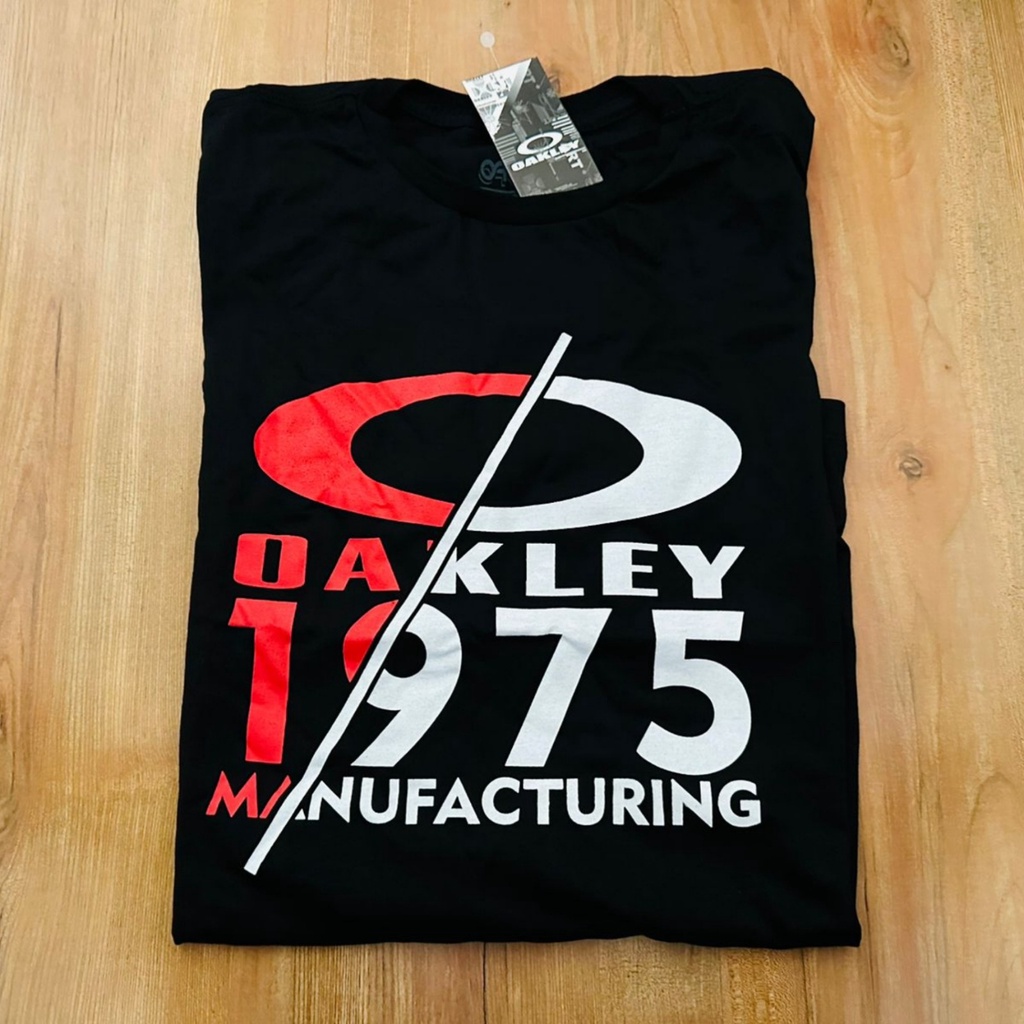 Camiseta preta estampa da Oakley