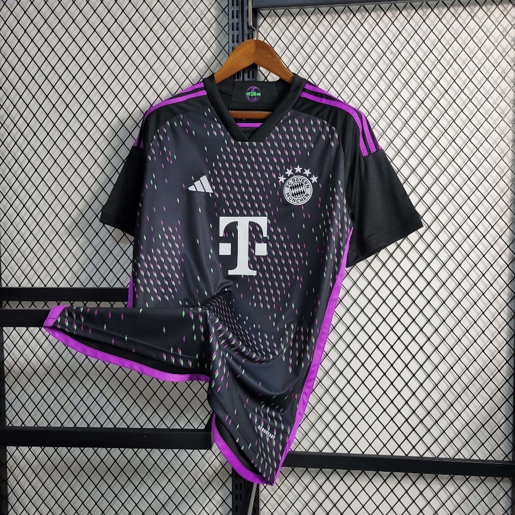 CAMISA DE TIME BAYERN MINICH PRETO LILAS 2024.
