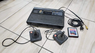 Atari 2600 Completo Mas Com Defeito Da Tela Preta