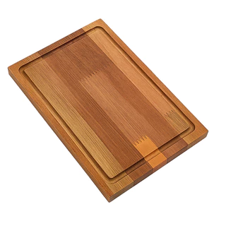 Tábua de carne em madeira eucalipto 20x30cm, ideal para churrasco, petiscos e cozinha. Resistente, prática e durável.