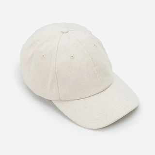 Boné Off White Tecido Cru Dad Hat Minimalismo com Elegância Urbana