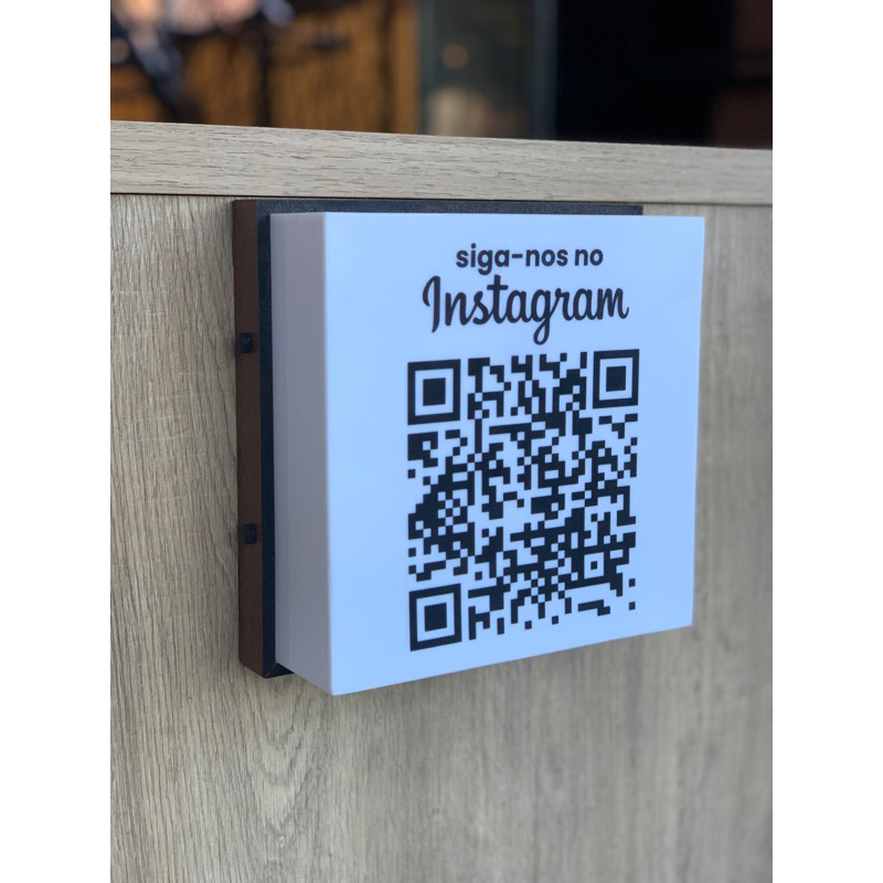 Luminoso Personalizado QR Code em Acrílico e Fino Acabamento em Madeira ...