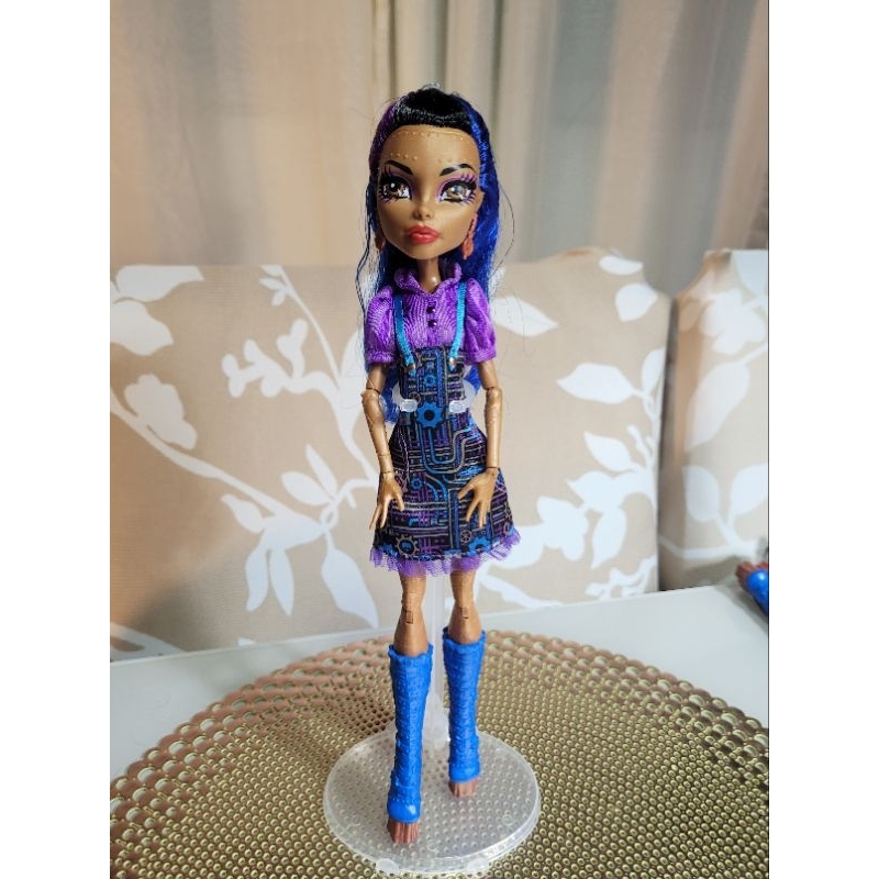 Boneca Monster High Robecca Aula de Arte - Mattel - A sua Loja de  Brinquedos, 10% Off no Boleto ou PIX