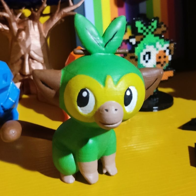 Boneco Pokémon Figura de Batalha Grookey c/ Case