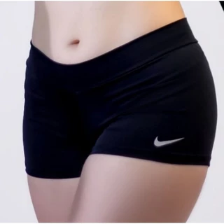 Mini short em poliéster com símbolo refletivo da Ni-ke