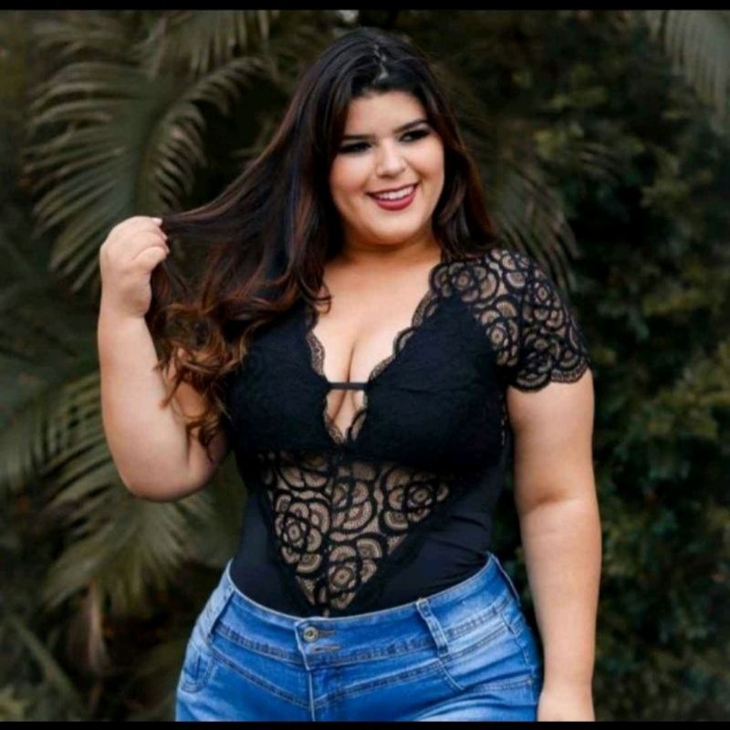 Conjunto de body e saia em renda plus size - Camilly Plus Size