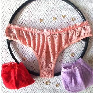 Calcinha Tanga de Renda com Laços e Conforto