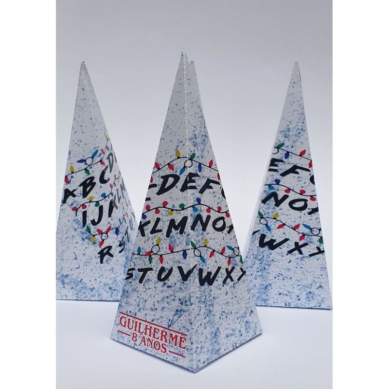 Pyramid STRANGER THINGS S4 - Le Hellfire Club - Impression encadrée 30x40cm