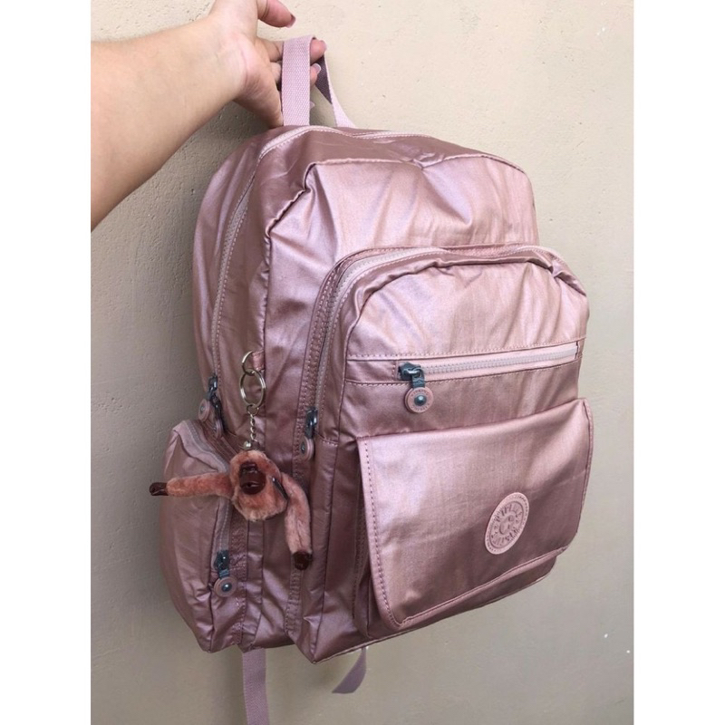 Mochila grande metalizada Kipling Shopee Brasil