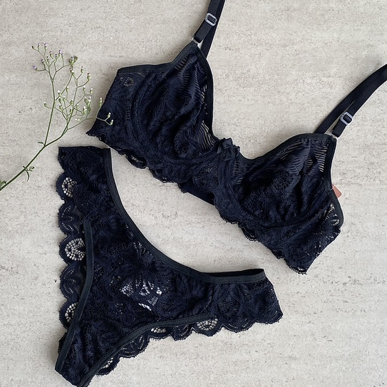 Conjunto feminino lingerie de renda sem bojo de aro de sustentação, Sutia e  calcinha Preto