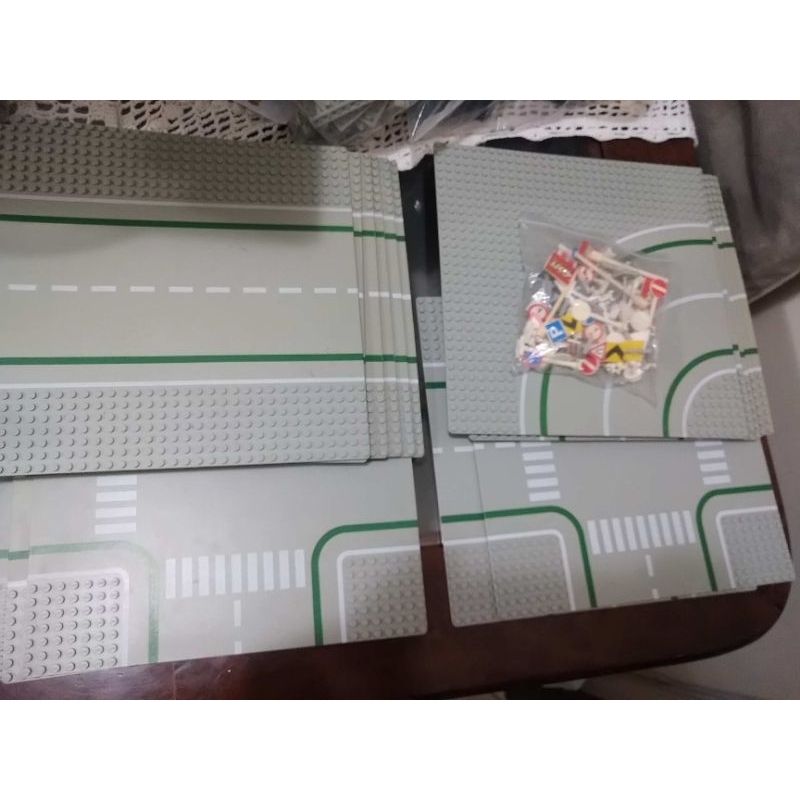 Lego City - 17 Plates de Pistas ANOS 80 com Placas de Sinalização de ...