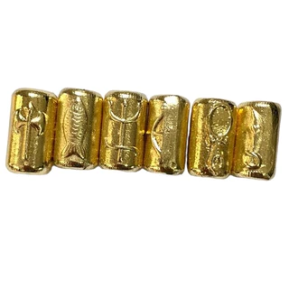 Firma de ferro dourada com relevo individual