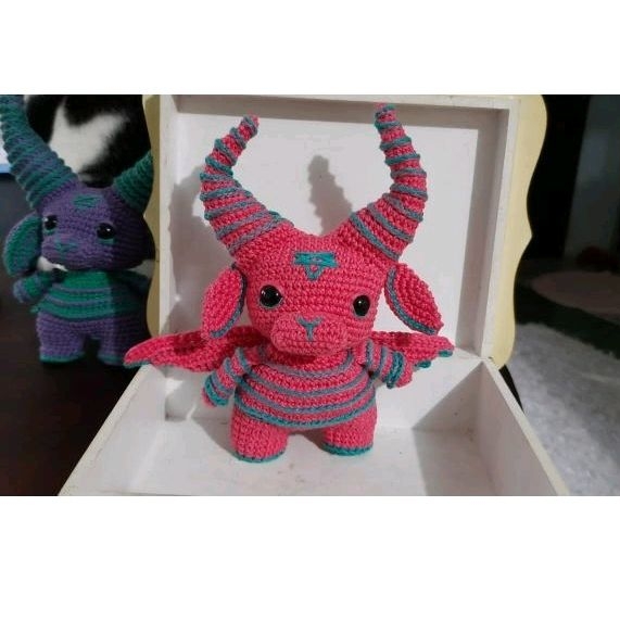 boneco chibi baphomet amigurumi