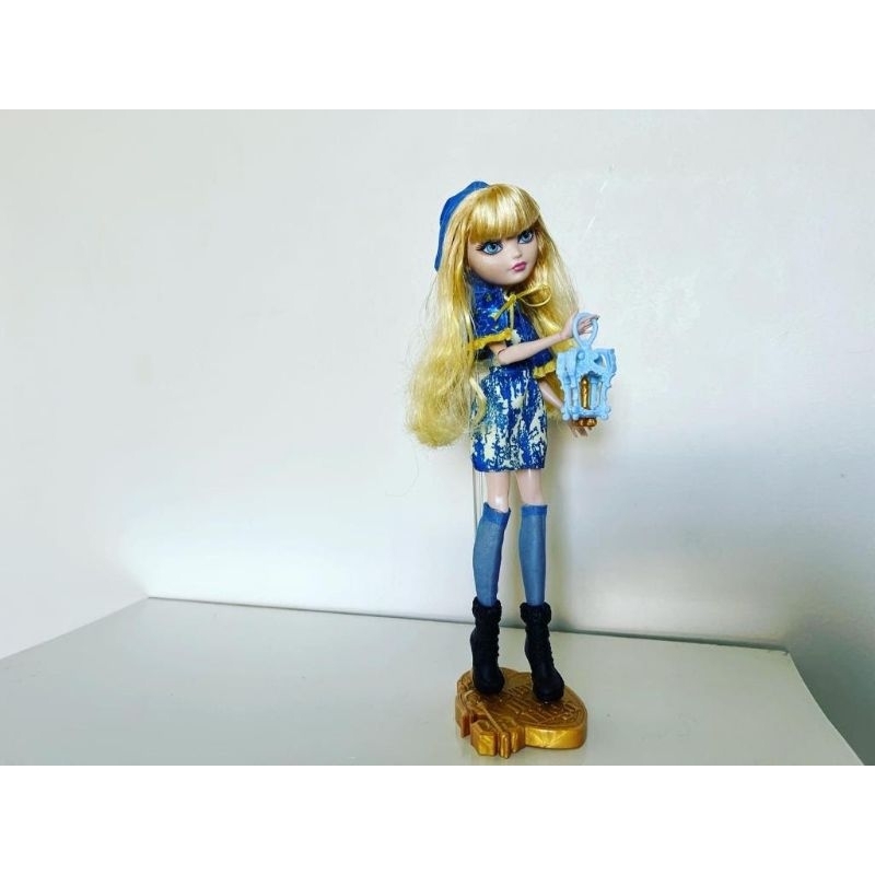 Boneca Ever After High Blondie Lockes