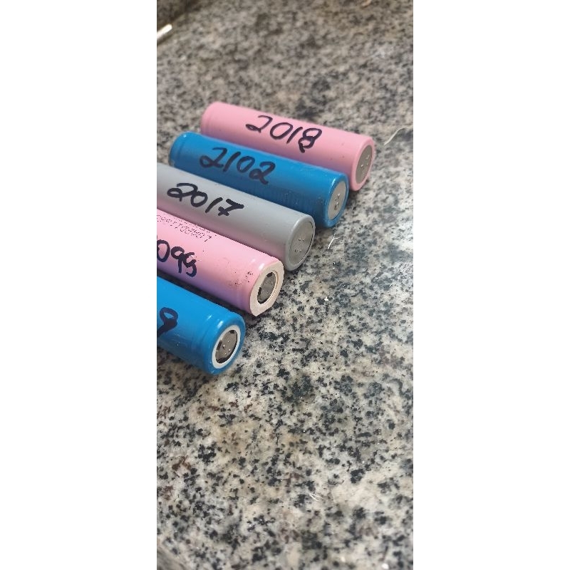 12 células 18650 acima de 2000 mAh usadas