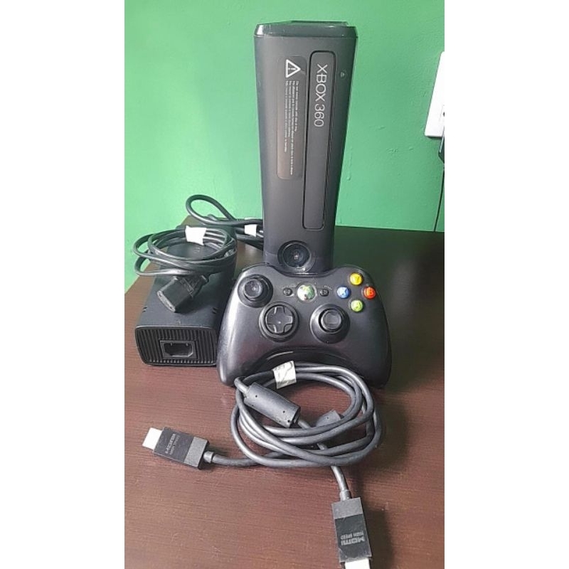 Console Xbox 360 Slim 4GB + 2 controles + Desbloqueio LTU + 1 Ano