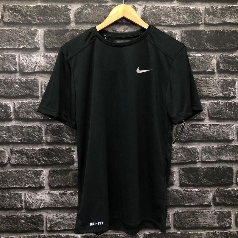 Oferta  Nike Tops