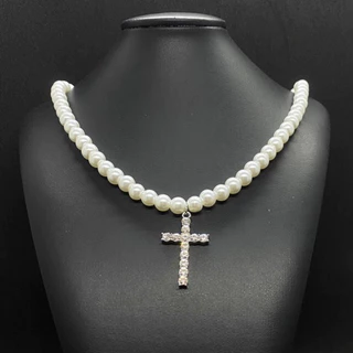 Colar de Pérolas com pingente modelo Cruz ice cravejado Premium tendência 50cm Modelo Unissex