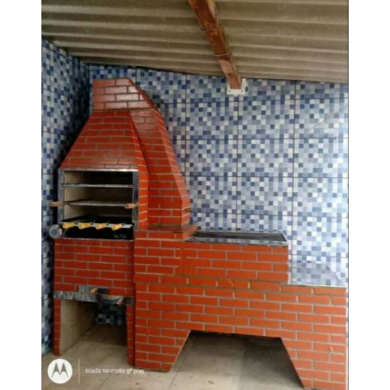 Churrasqueira pre moldada com forno é fogão a lenha