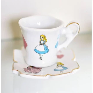 Xícara Alice no País das Maravilhas com pires de porcelana 80ml