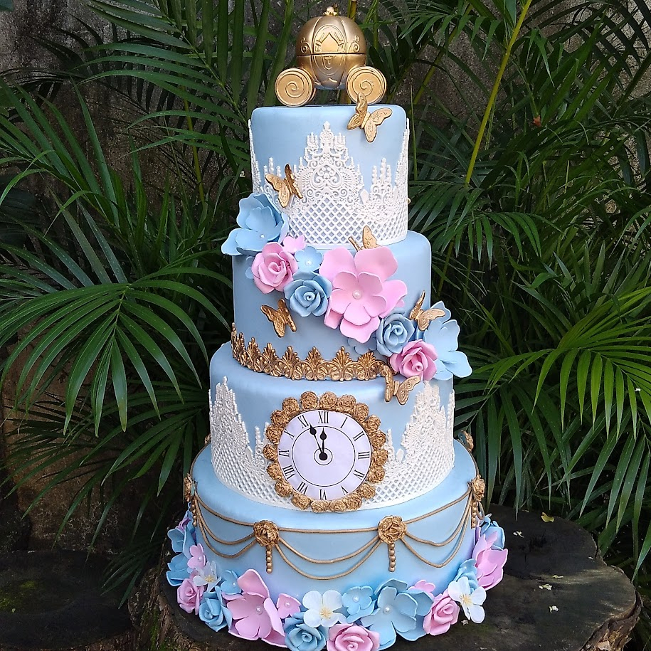 Bolo fake Cinderela luxo 15 anos