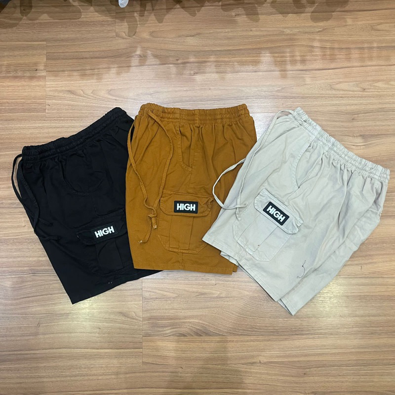 Short Bermuda Cargo High Sarja, o parceiro perfeito para o seu dia a dia! Com bolsos funcionais e design moderno, este short é ideal para quem busca estilo e conforto em uma única peça