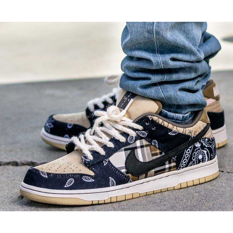 travis scott dunks retail