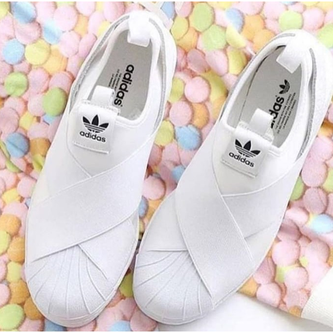 Tenis slip on branco hot sale adidas