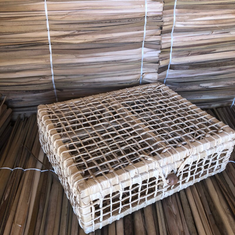 Cesto para presente em palha de milho com tampa