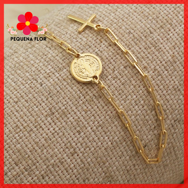 | SEMI JOIA | Pulseira Delicada de São Bento com Cruz, Banho a Ouro Legítimo 18k