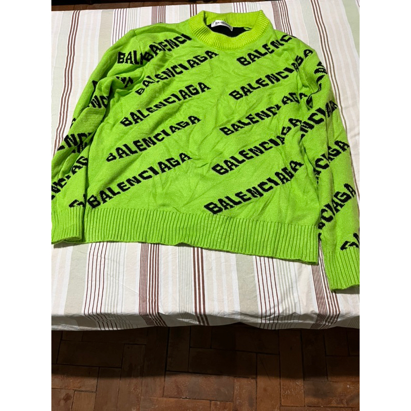 Balenciaga store verde fluorescente