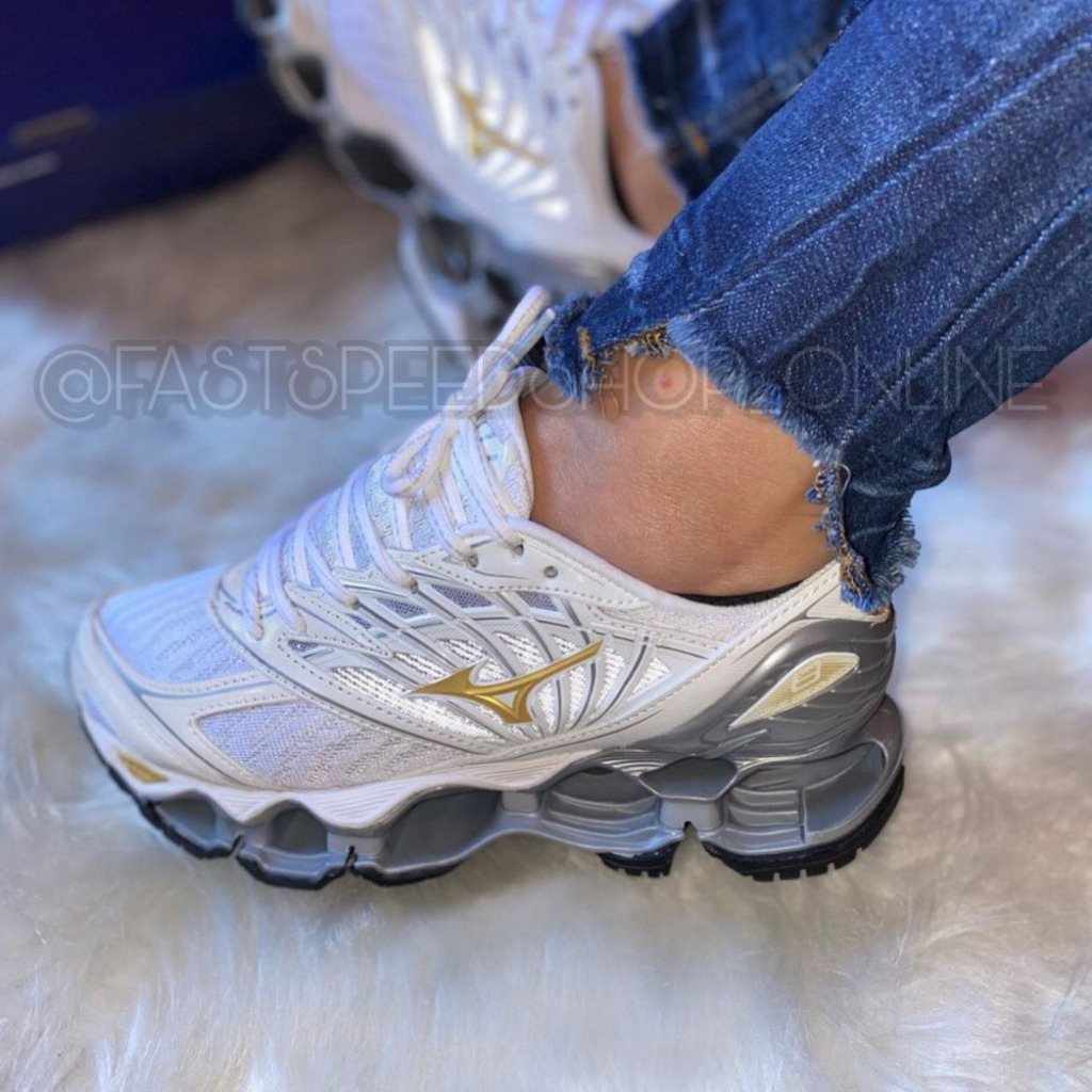 Mizuno branco 2025 e dourado