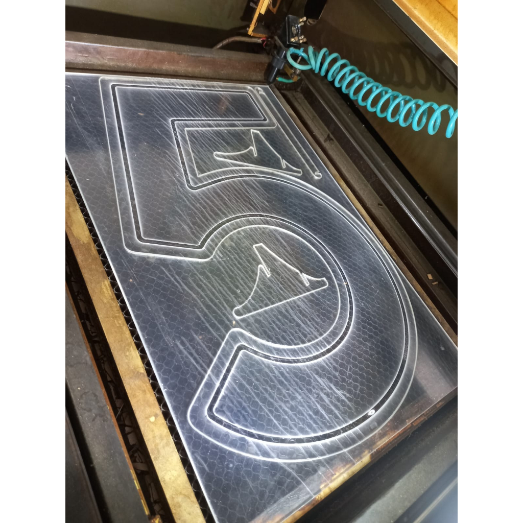 Acrilico TAMANHO 60 cm Led NEon com risco personalizado ( SEM LED )