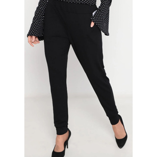 Calça Maria Paes Jogger Preta e Bolso Branco